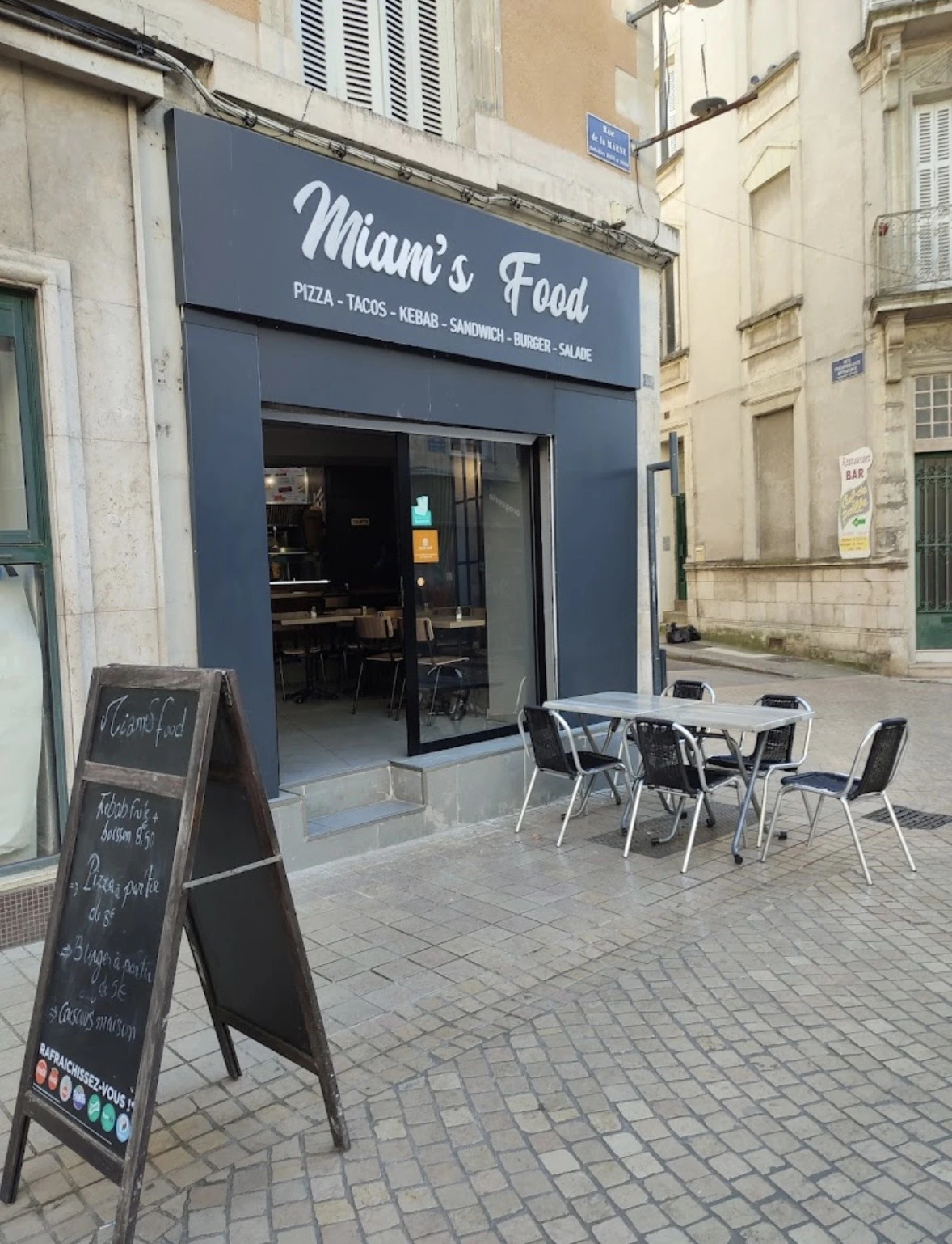 Devanture Miam's Food Poitiers